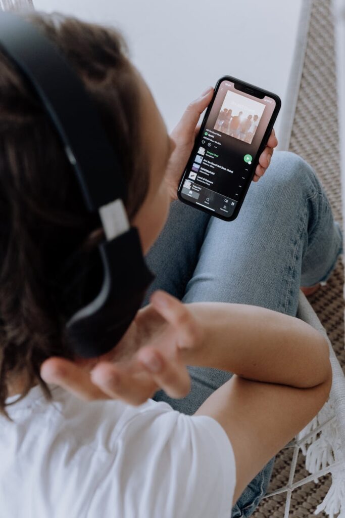 How to create music playlists on Spotify in Ghana