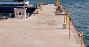 Idyllic scene of a pier in İstanbul with a ferry and the clear blue sea, perfect for travel themes.